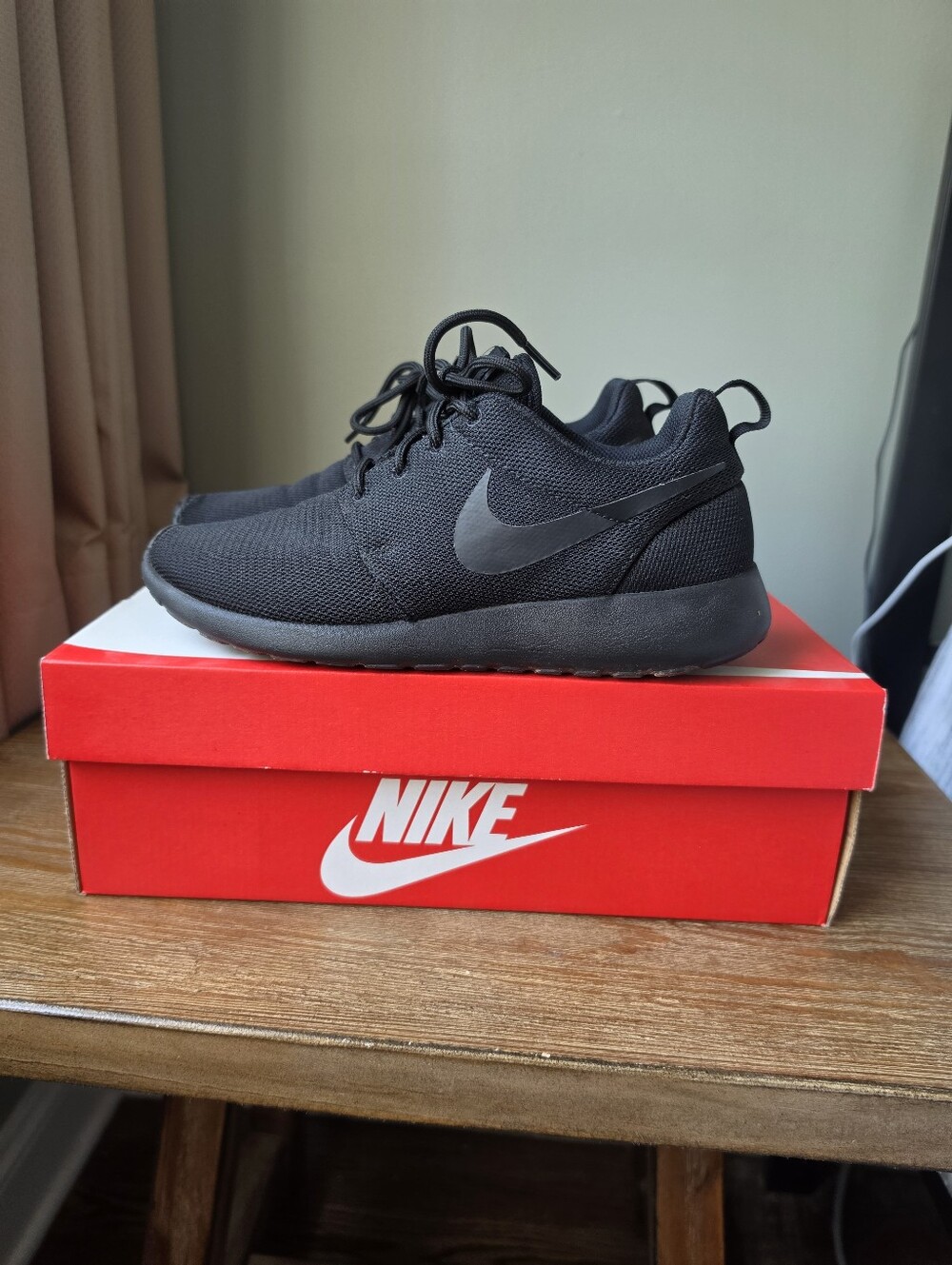 Nike Roshe 8 Black Lightweight Trainer
